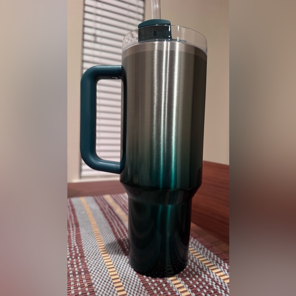 SOLD - 40oz Stanley - Pine Gradient - New/Unused